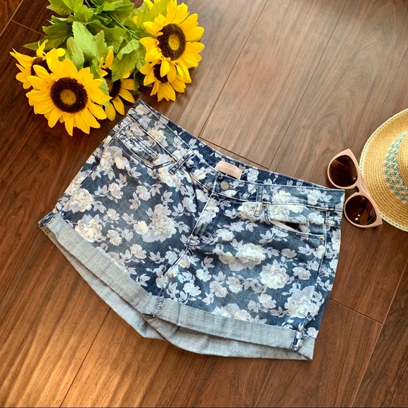 🎉HP🎉 Banana Republic Floral Print Denim Shorts - Picture 2 of 7